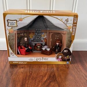 NIB Harry Potter Hagrid's Hut Magical Minis Playset